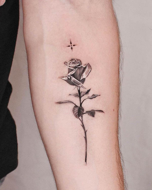 Microrealism rose and star tattoo by @jku_tattoo