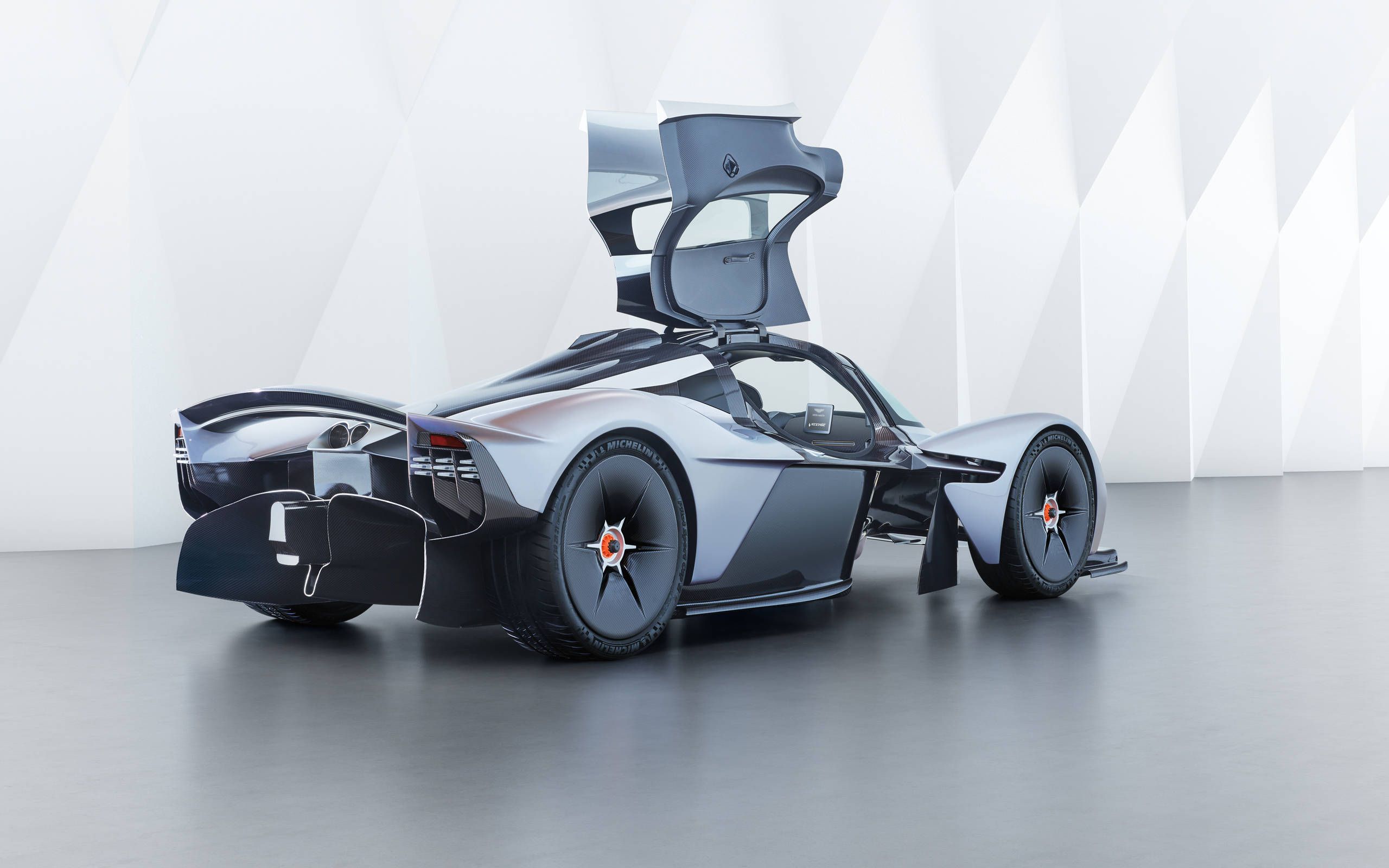 When Serena Williams Earned The Title Of Greatest Tennis Player Of All Time, Mike Tyson Surprised Everyone By Presenting Her With A Super Rare Aston Martin Valkyrie – Luxury Blog