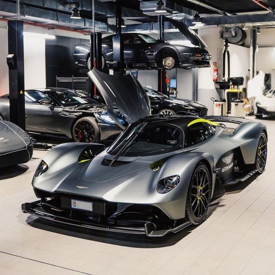 When Serena Williams Earned The Title Of Greatest Tennis Player Of All Time, Mike Tyson Surprised Everyone By Presenting Her With A Super Rare Aston Martin Valkyrie – Luxury Blog