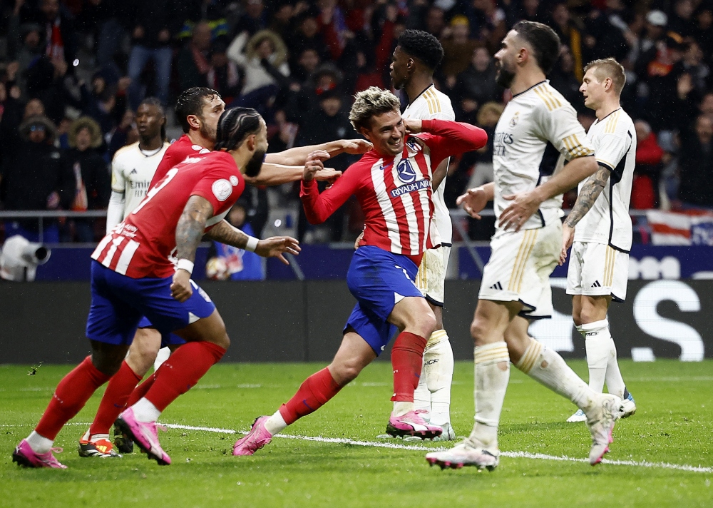 Real Madrid thua Atletico Madrid trong màn rượt đuổi tỉ số ngoạn mục