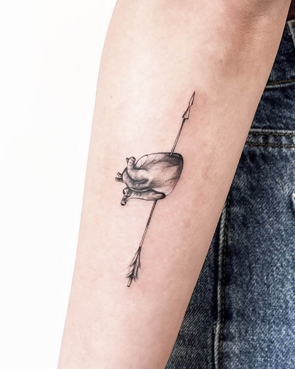 Arrow through the heart tattoo by @ameliavogan