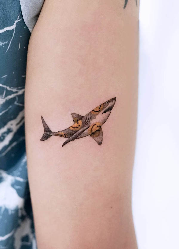 Beautiful patterned shark tattoo by @madgreytattoo