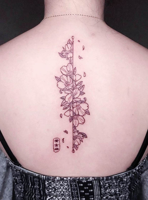 Black and grey cherry blossom spine tattoo by @jiang_tattooer