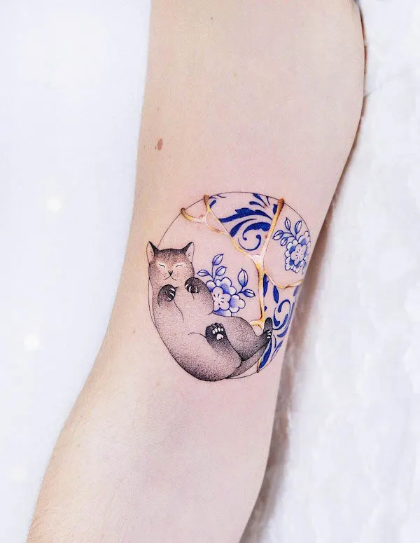 Cute cat kintsugi tattoo by @adelaide.tattooing