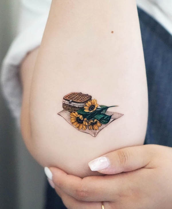 Cute sunflower cover-up tattoo by @seul__tattoo