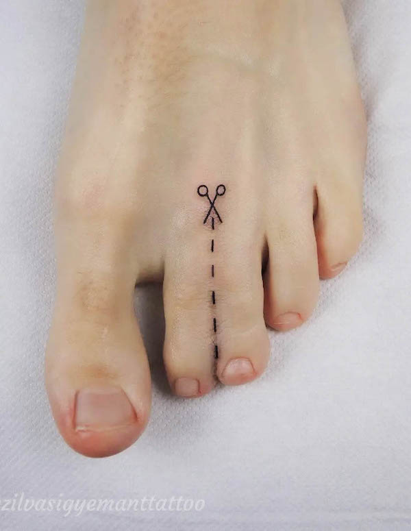 Cutting line foot tattoo by @szilvasigyemanttattoo