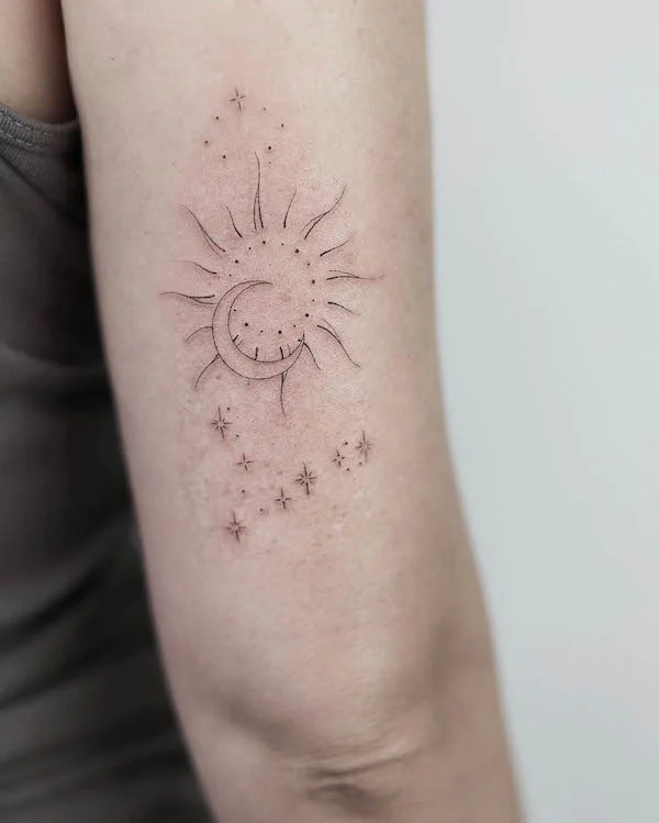 Hình xăm mặt trời, mặt trăng và các ngôi sao xinh xắn của @krissxtattoo