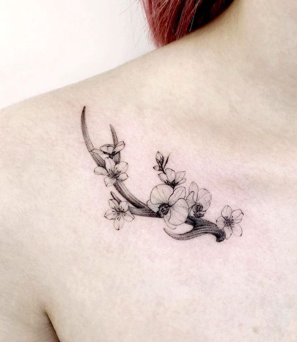 Deer antler collarbone tattoo by @enquetattoo