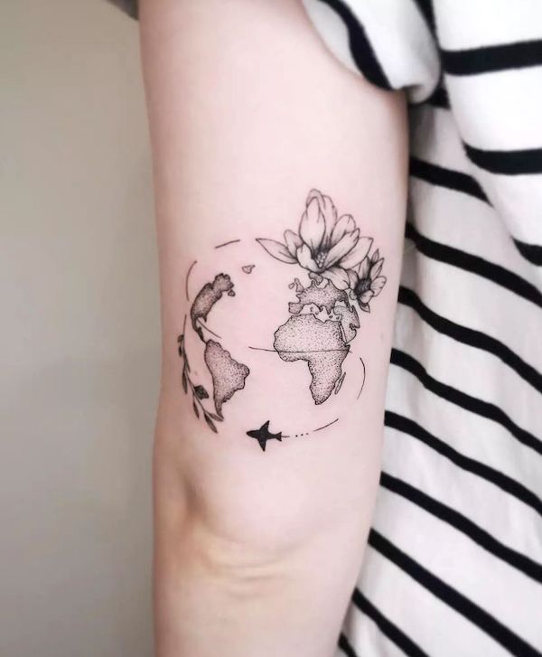 Floral map and airplane tattoo by @anna_latacz