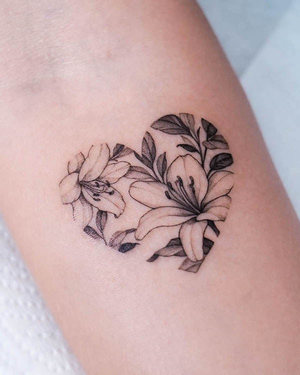 Flowers and heart tattoo by @zeetattoo