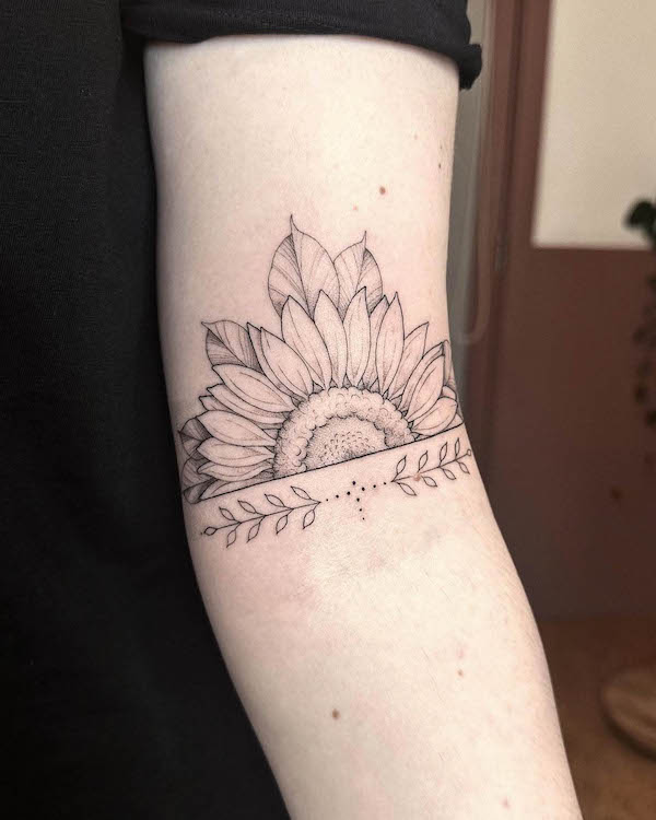 Half sunflower tattoo by @rachainsworth