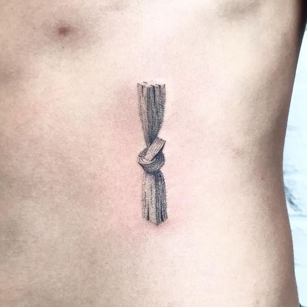 Knot tattoo by @remydebb