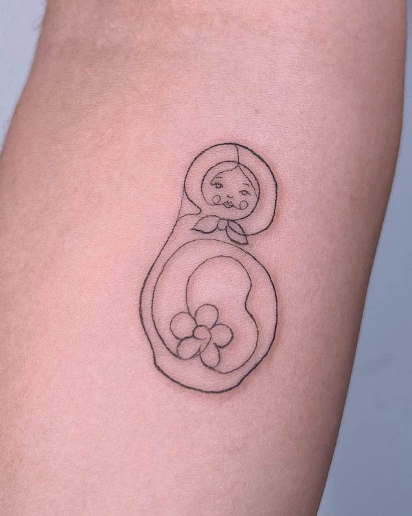 Matryoshka doll one-line tattoo by @aguscolltattoo