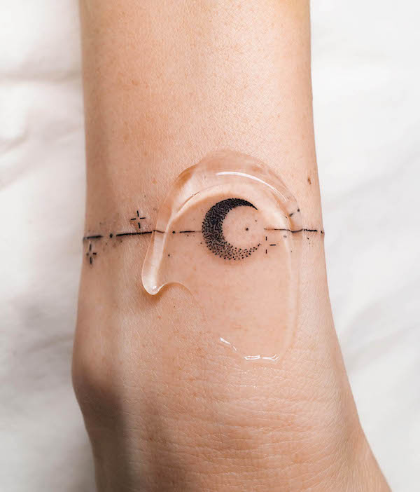 Moon bracelet tattoo by @oitattooer