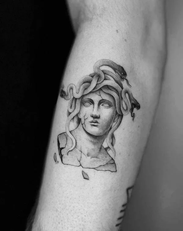 Roman sculpture tattoo by @leandromuniz.ink29