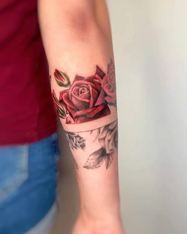 Rose bracelet tattoo by @noemesystattoo