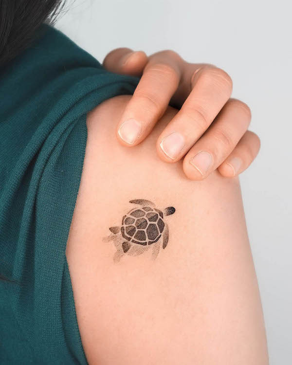 Sea turtle shoulder tattoo by @choiyun_tattoo