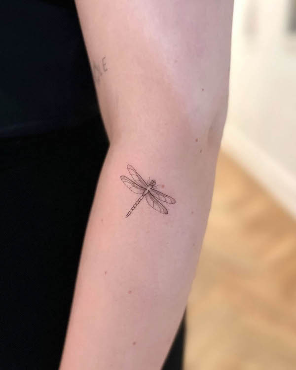 Simple dragonfly tattoo by @lukasemmanuel