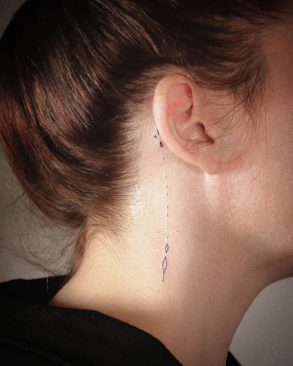 Small earring tattoo by @orma_tattoo