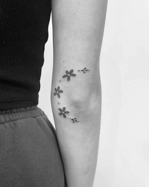 Small flowers elbow tattoo by @kruczeu.tattoo