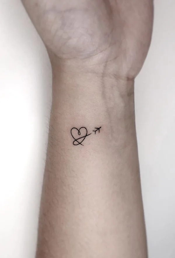 Small heart and plane tattoo by @nieun_tat2