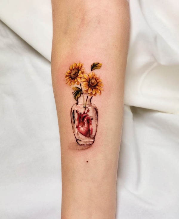 Sunflowers and heart by @jardin.de_sam