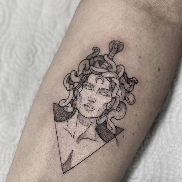 Tattoo medusa nhỏ ở tay đẹp