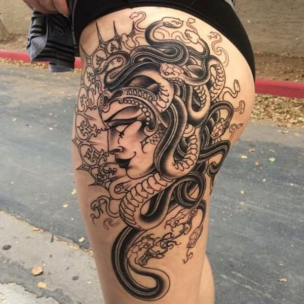 Tattoo medusa ở vùng kín