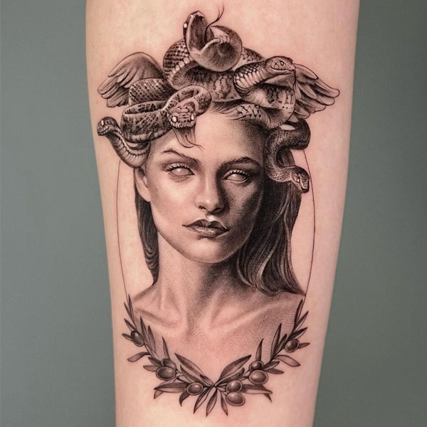 Tattoo medusa quyến rũ