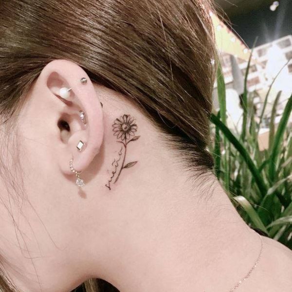 Tattoo môi ở cổ