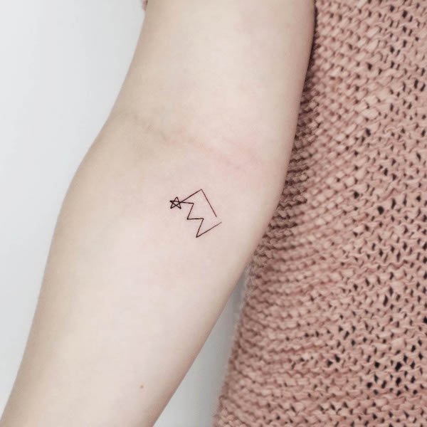 Tiny crown tattoo by @city.xoxo_tt