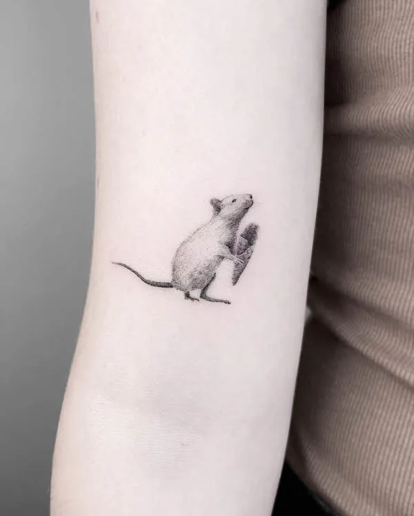 Tiny mouse tattoo by @camillapinzautitattoo