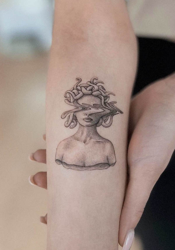 Twisted Medusa tattoo by @dawidroszak_tattoo