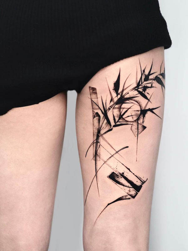 Abstract blackwork on the thigh by @sixtenism