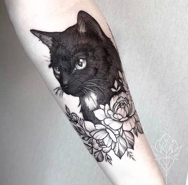 A stunning black cat floral tattoo by @miriamandrea_ink- The Familiar animals tattoos for witches