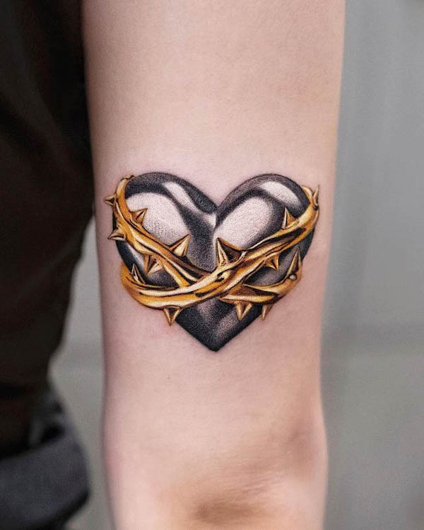 Thorns around the heart tattoo by @inkflow_akiwong