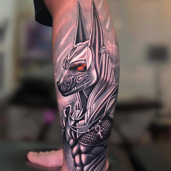 Tattoo anubis bắp chân