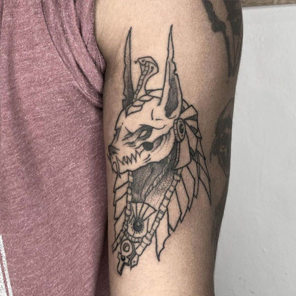 Tattoo anubis bắp tay nam đẹp