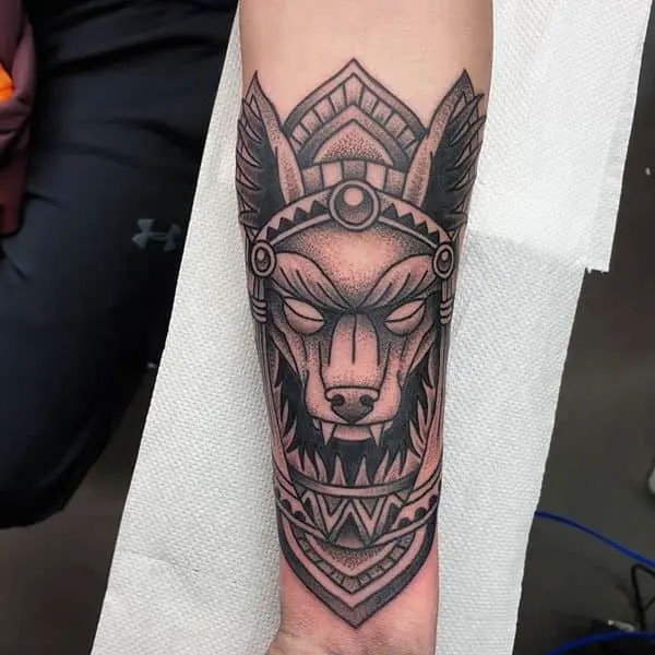 Tattoo anubis cổ tay