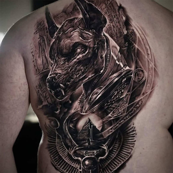 Tattoo anubis ở lưng