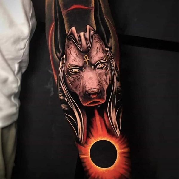 Tattoo anubis ở tay