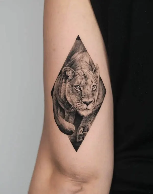 Lioness diamond tattoo by @thommesen_ink