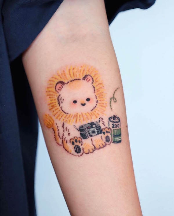 Baby lion photographer tattoo by @yuyuz_z