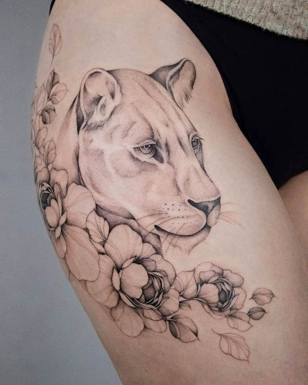 lion thigh tattoo by @tasiatattoos