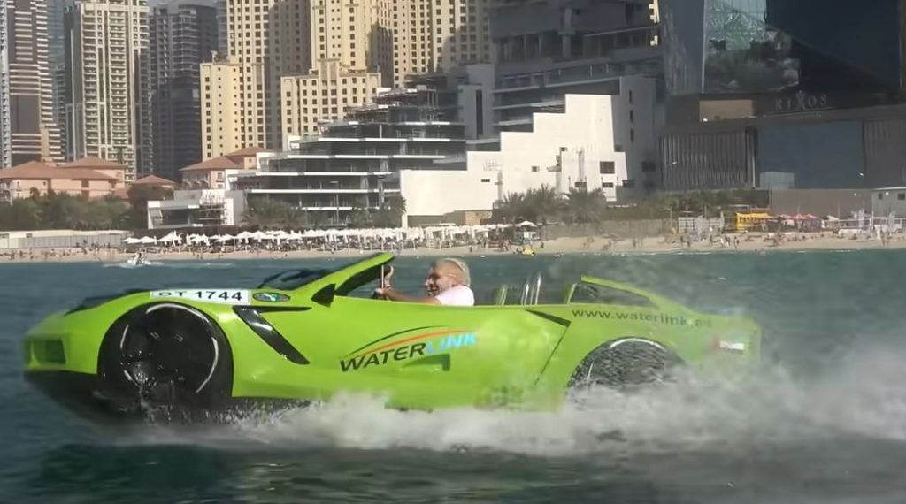 Sergi Galiano, de Supercar Blondie, met le bateau supercar à l'épreuve à Dubaï.