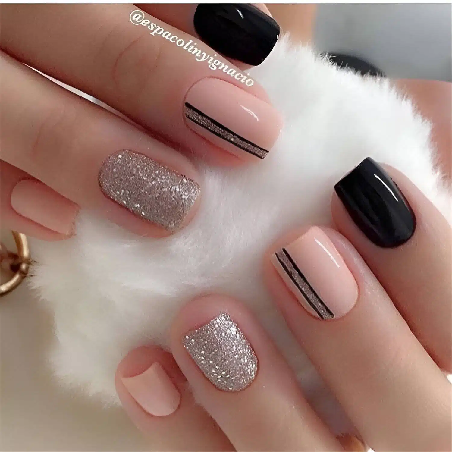 Chic Short Nails