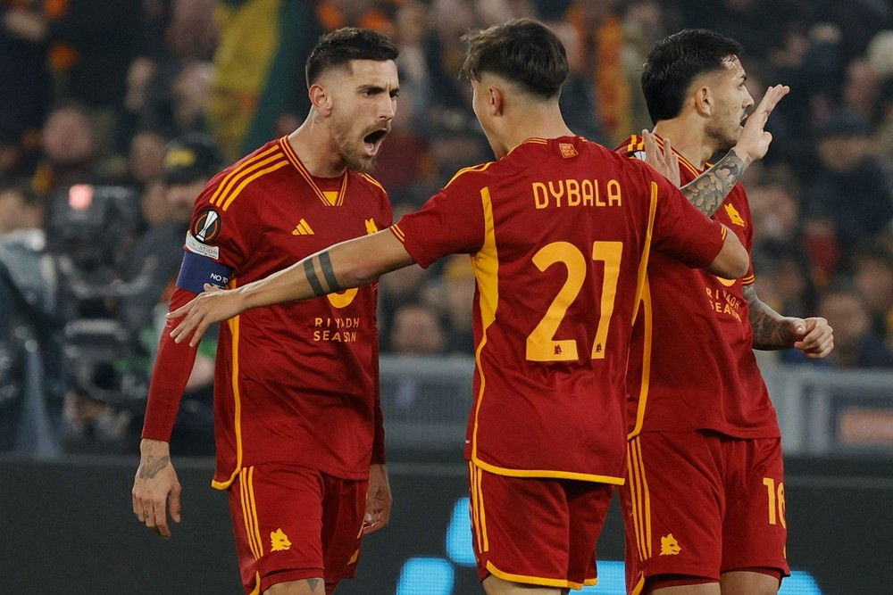 nguoi hung mile svilar dua roma vao vong 18 europa league 23