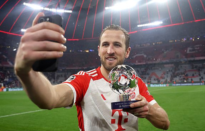 Kane ghi bàn thắng thứ 33 sau 33 trận cho Bayern giúp Hùm xám ngược dòng vào tứ kết