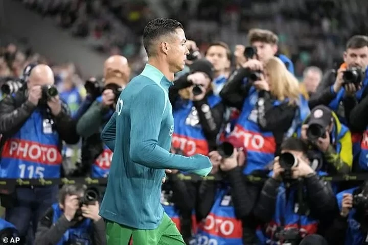 Ronaldo khoe chiếc Ferrari mới trị giá 2 triệu bảng trong bộ sưu tập siêu  xe 18 triệu | CHUYÊN TRANG THỂ THAO