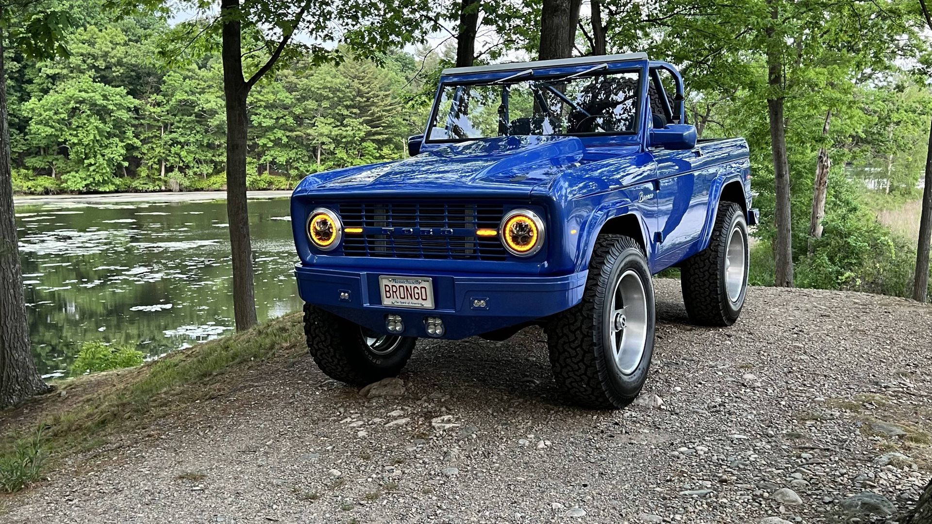 1977 Ford Bronco With a 418 V8 and a Five-Speed